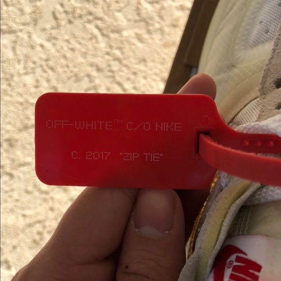 Off-White x Nike Air Force 1 - Picture 5 of 8